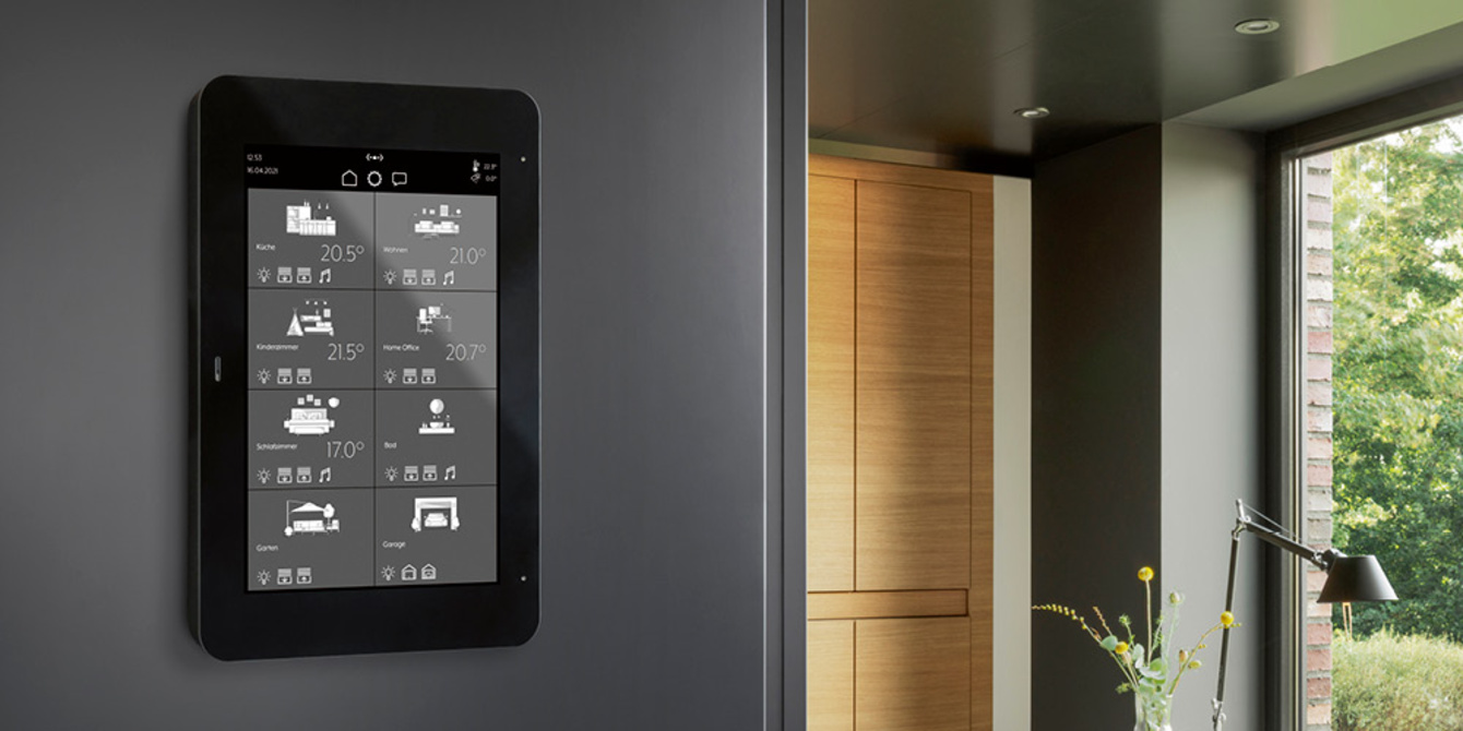 JUNG Smart Panel 8 bei MKG-Tec GmbH in Münsingen