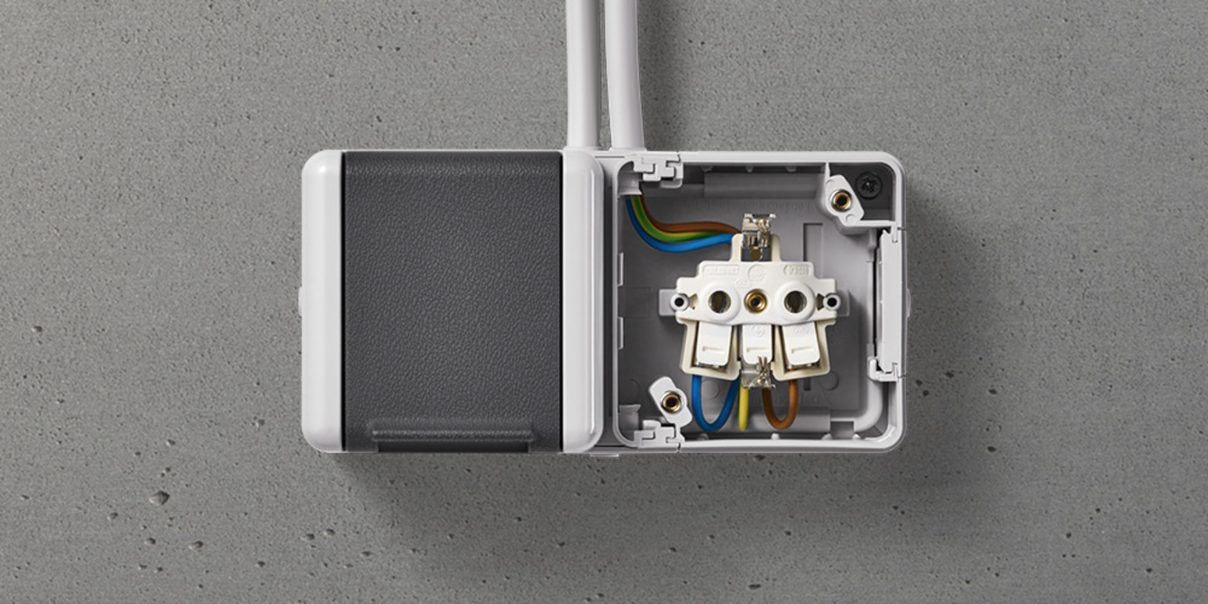 Doppelsteckdose mit Trennsteg bei MKG-Tec GmbH in Münsingen